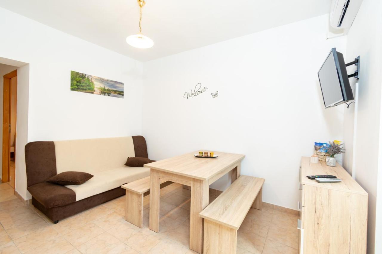 Apartmani Ajp Posedarje Exterior foto